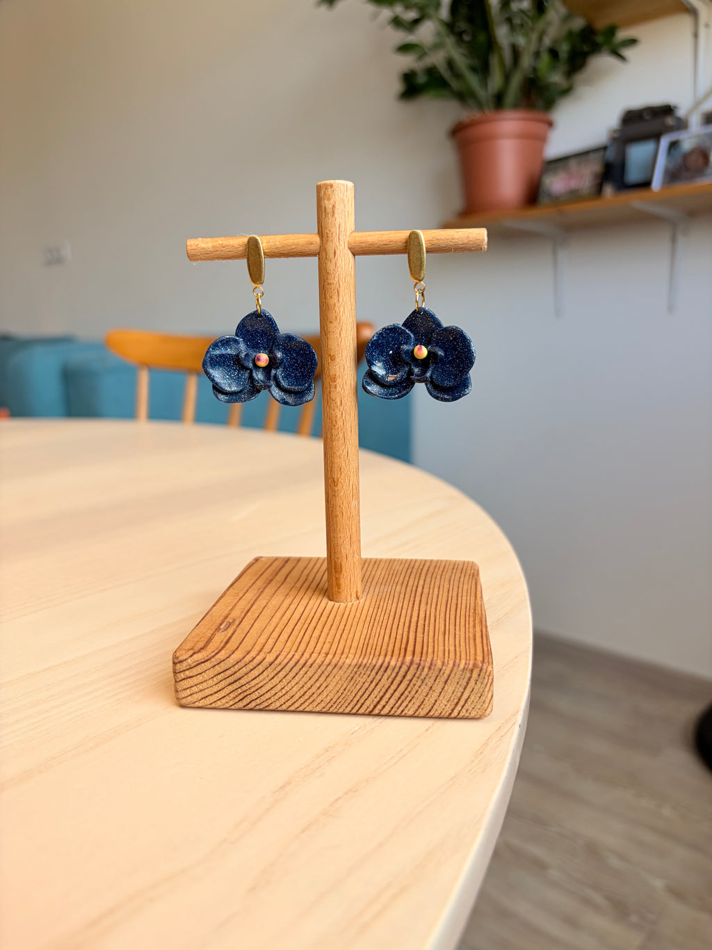 Třpytící se náušnice Orchidej